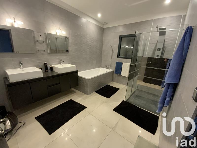 Maison - 305 m² - 7 pièces