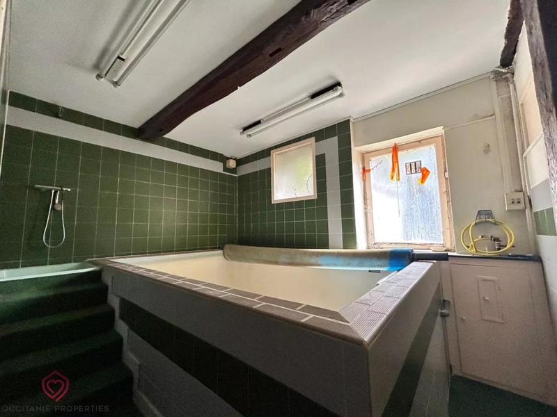 Maison - 300 m² - 15 pièces