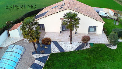 Maison - 217 m² - 8 pièces