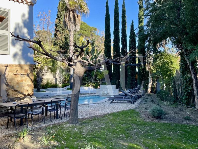 Villa - 273 m² - 12 pièces