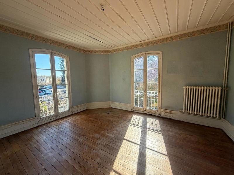 Maison - 262 m² - 9 pièces