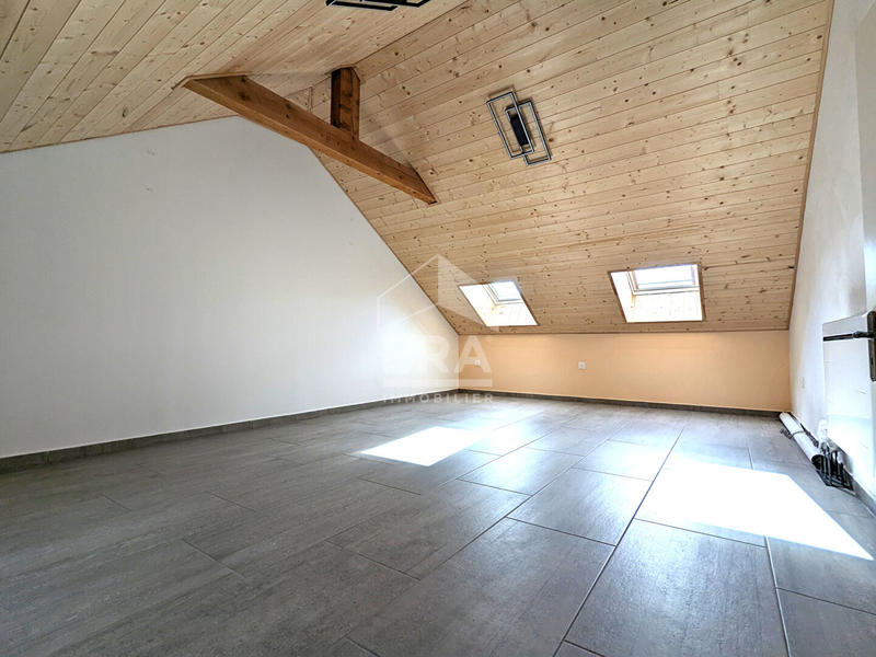 Maison - 233 m² - 10 pièces