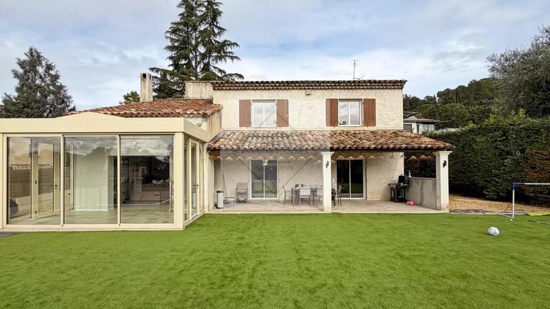Villa - 220 m² - 5 pièces