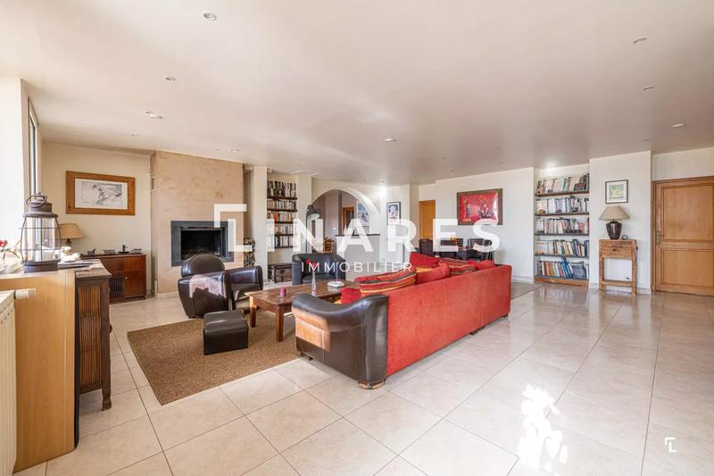 Appartement - 217 m² - 5 pièces