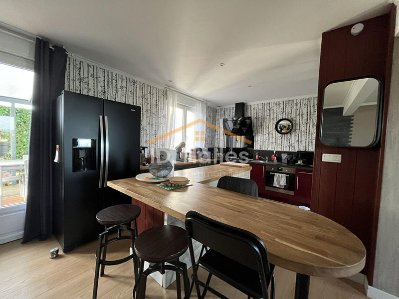 Maison - 161 m² - 9 pièces
