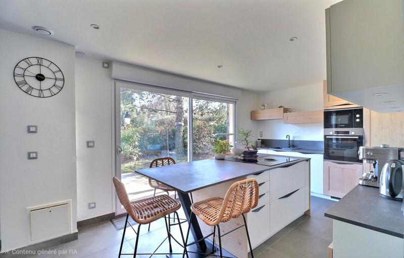 Maison - 205 m² - 8 pièces