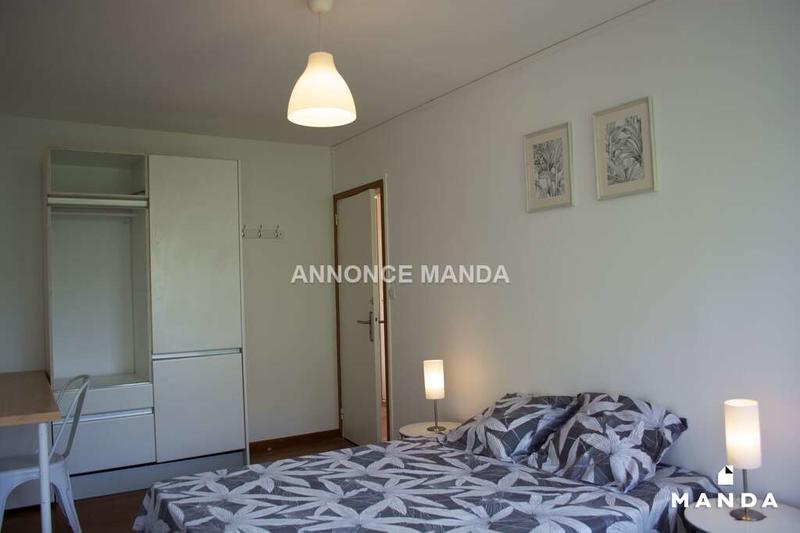 Chambre - 11 m² - 6 pièces