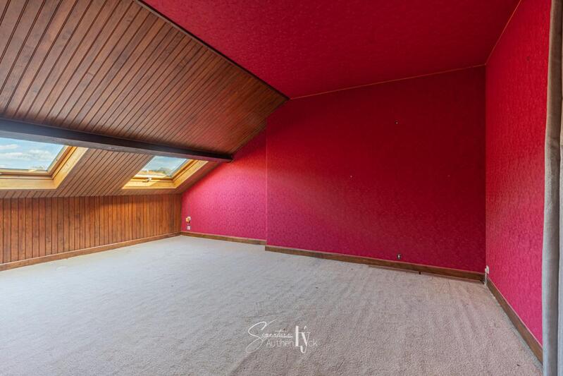 Maison - 244 m² - 11 pièces