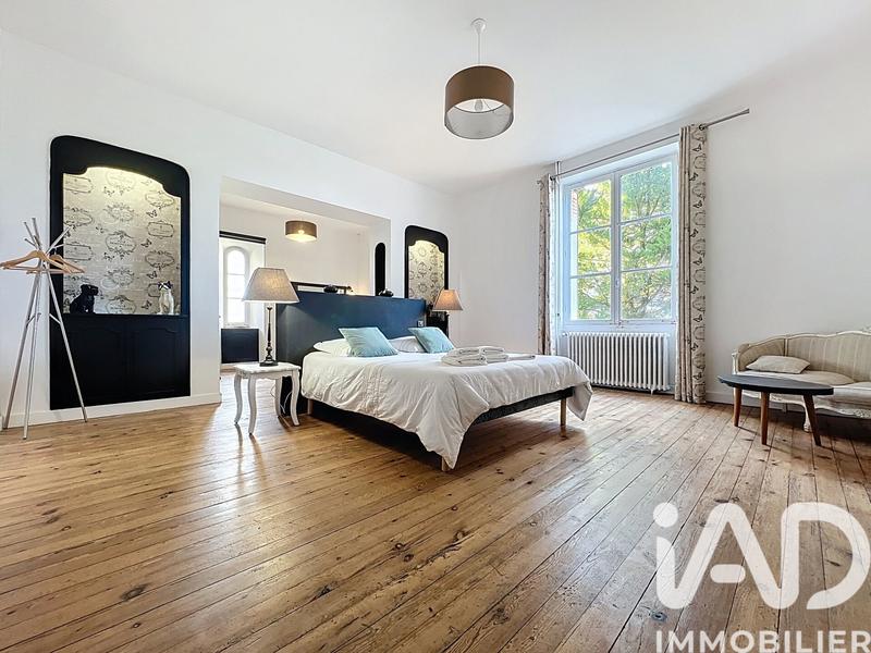 Maison - 890 m² - 18 pièces