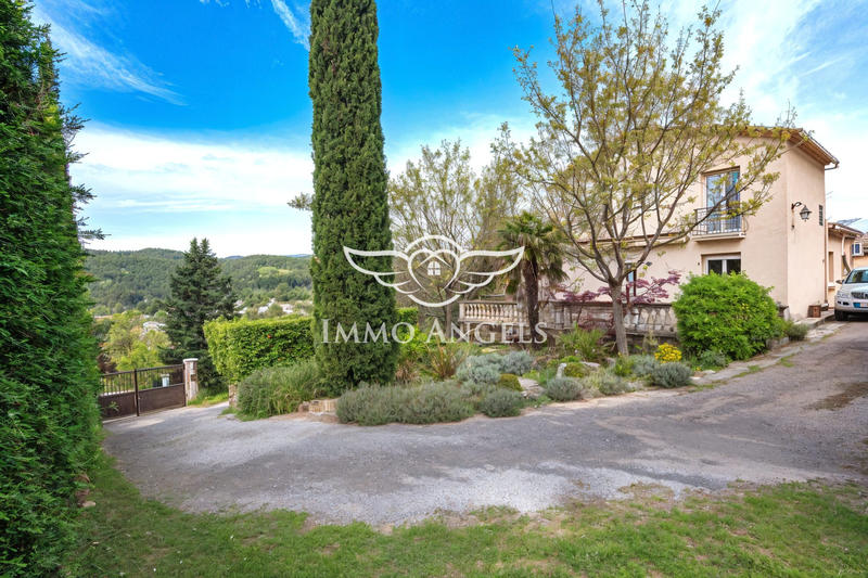 Maison traditionnelle - 135 m² - 7 pièces