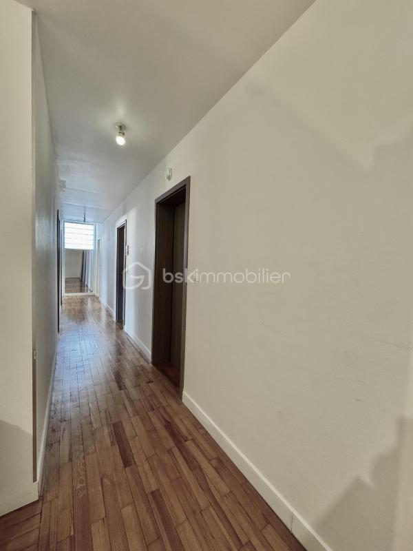 Maison traditionnelle - 260 m² - 10 pièces