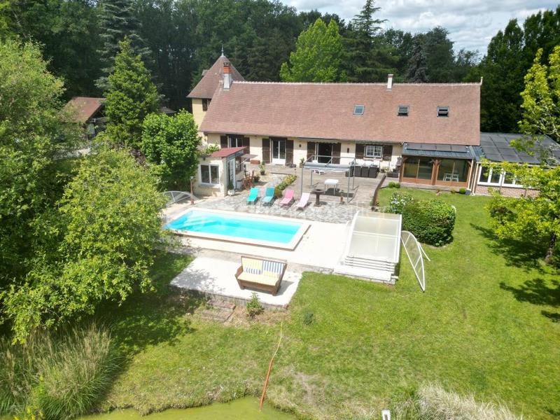 Propriété - 250 m² - 9 pièces