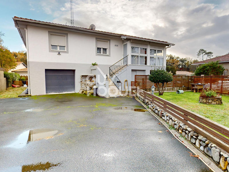 Maison - 213 m² - 16 pièces