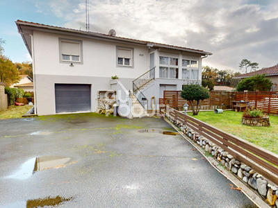 Maison - 213 m² - 16 pièces