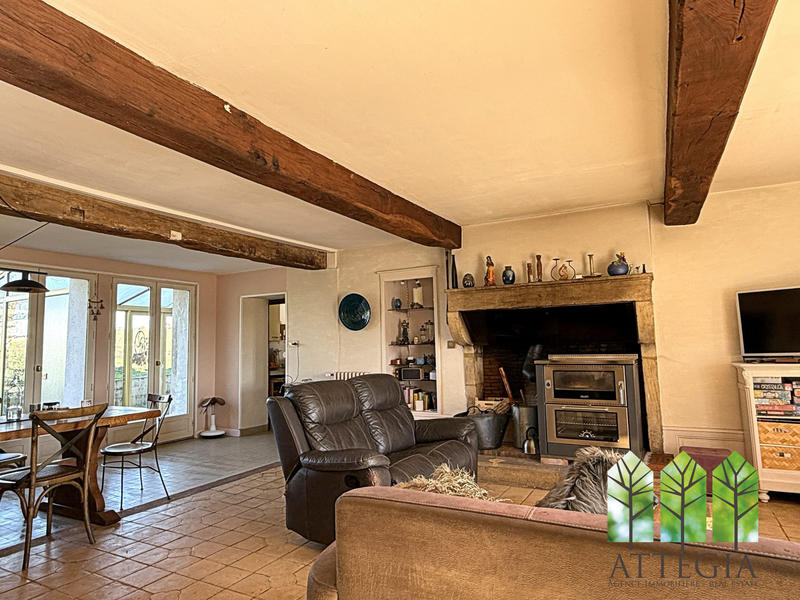 Maison - 220 m² - 7 pièces