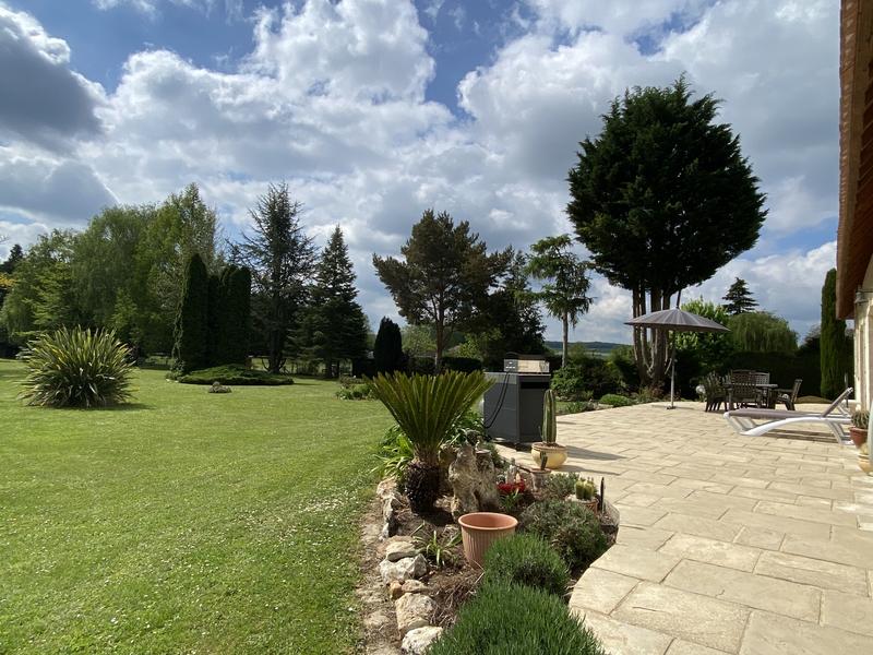 Propriété - 248 m² - 6 pièces