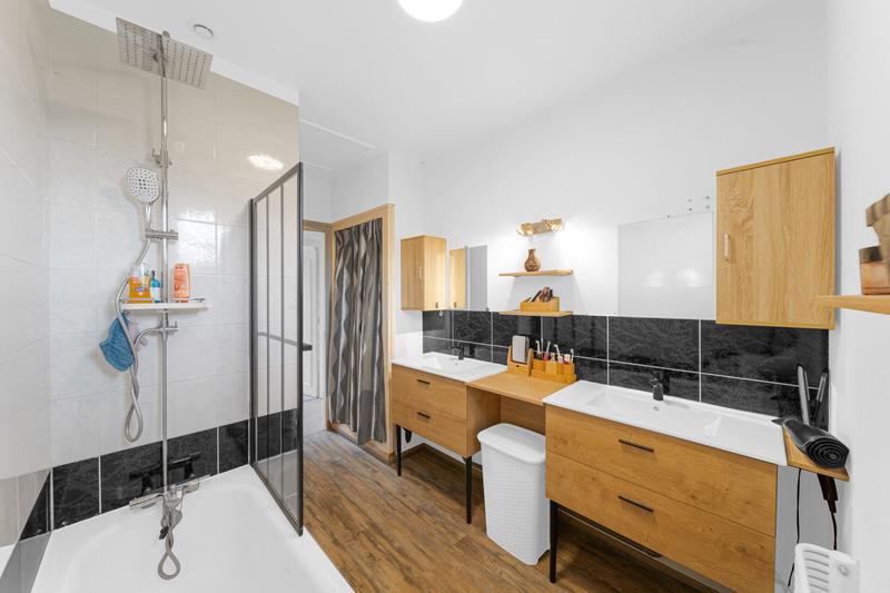 Maison - 93 m² - 4 pièces