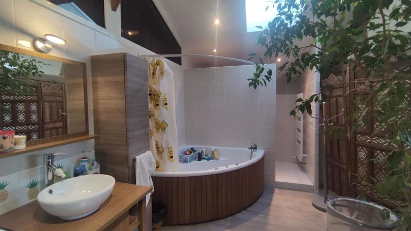 Maison - 300 m² - 9 pièces