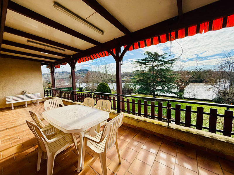 Maison - 195 m² - 7 pièces