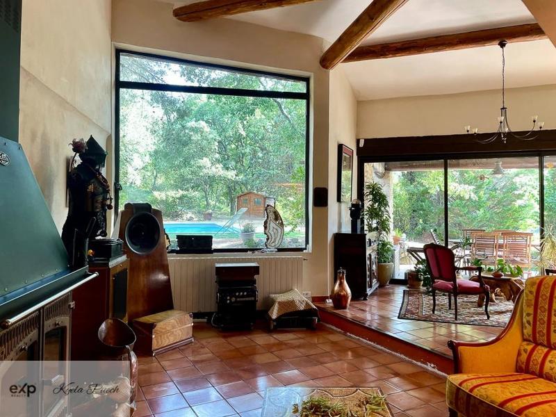 Propriété - 259 m² - 7 pièces