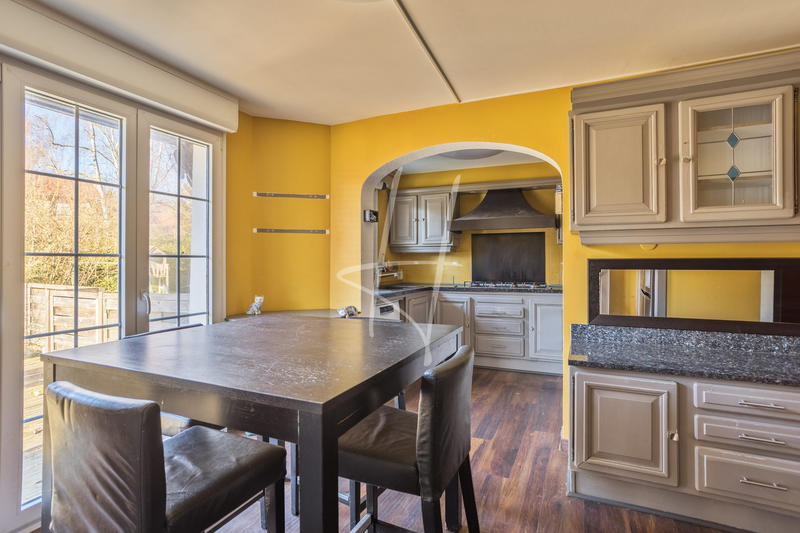 Maison - 277 m² - 9 pièces