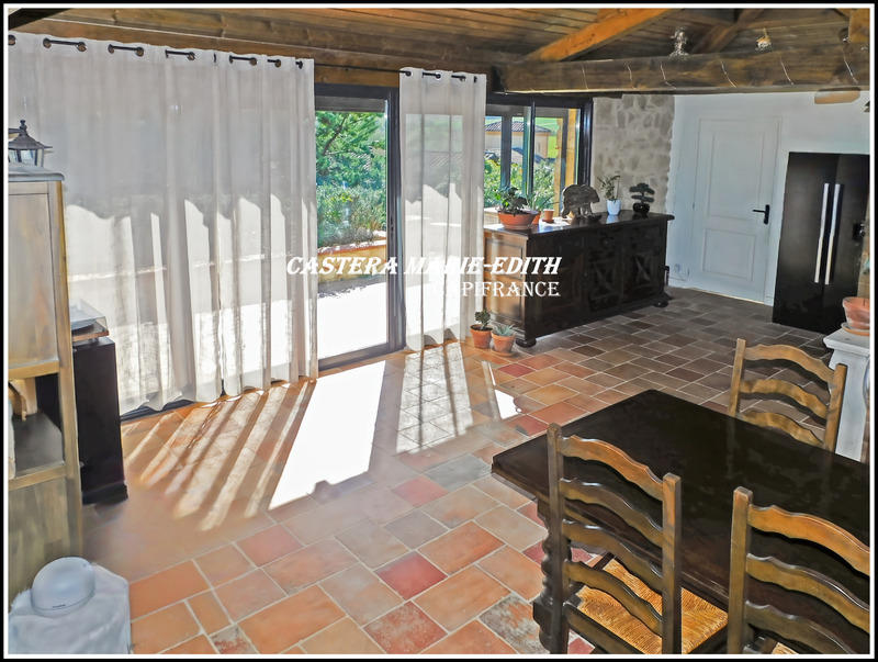 Maison - 955 m² - 33 pièces