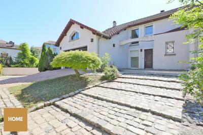 Maison - 230 m² - 7 pièces