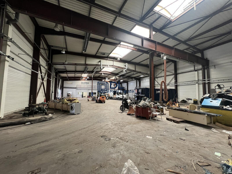 Entrepôt - 1 668 m²