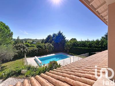 Maison - 217 m² - 8 pièces