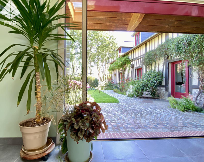 Maison - 272 m² - 10 pièces