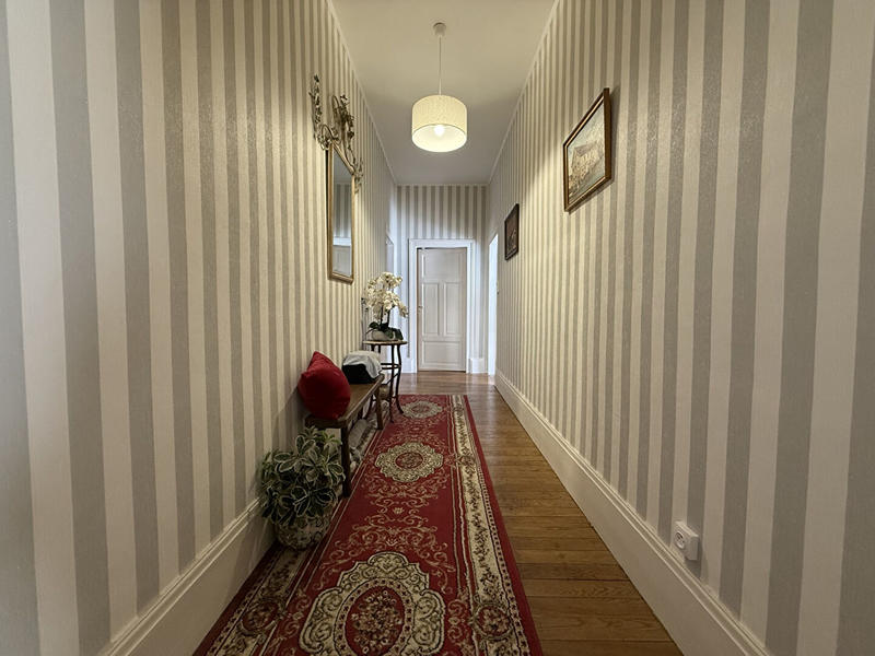 Appartement - 193 m² - 6 pièces