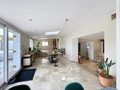Maison - 255 m² - 8 pièces