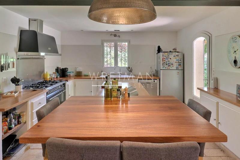 Villa - 232 m² - 9 pièces