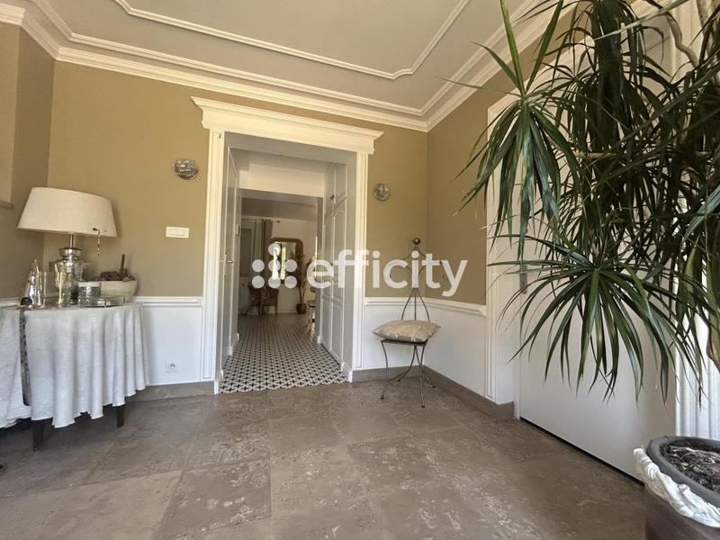 Maison traditionnelle - 270 m² - 9 pièces