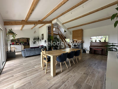 Maison - 227 m² - 7 pièces