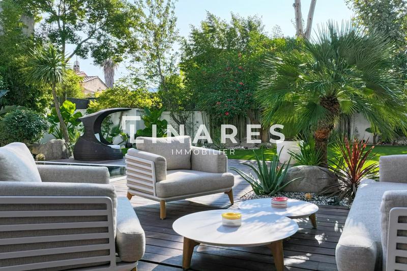 Villa - 252 m² - 6 pièces