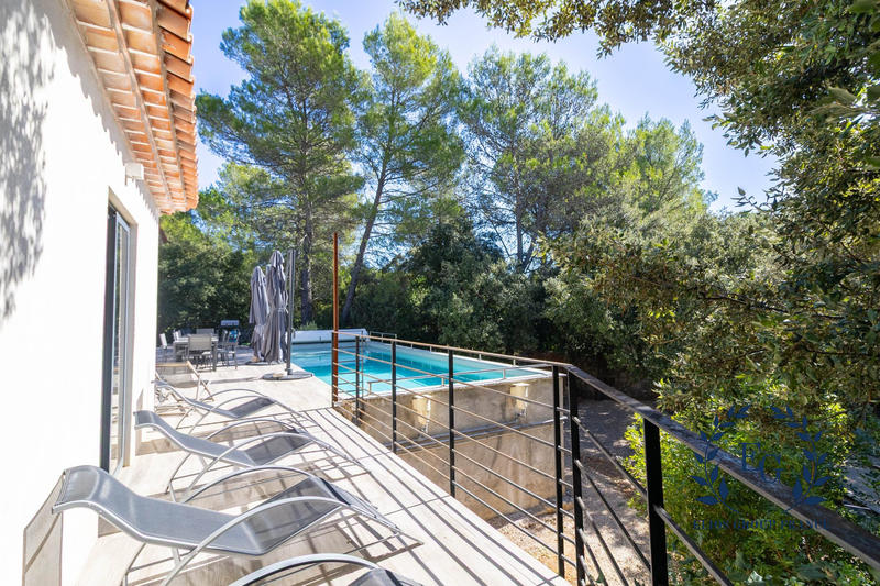 Maison contemporaine - 300 m² - 10 pièces