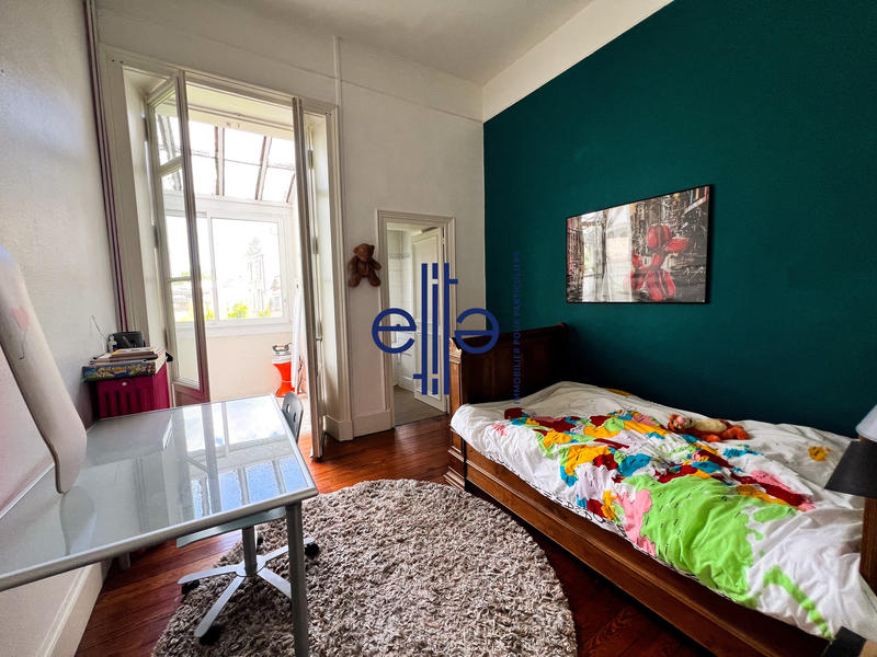 Maison - 204 m² - 9 pièces