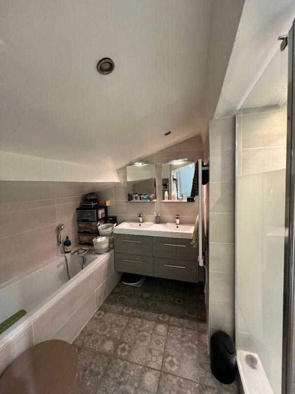 Maison - 338 m² - 10 pièces