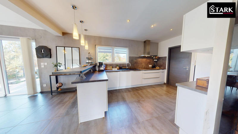 Maison - 138 m² - 5 pièces