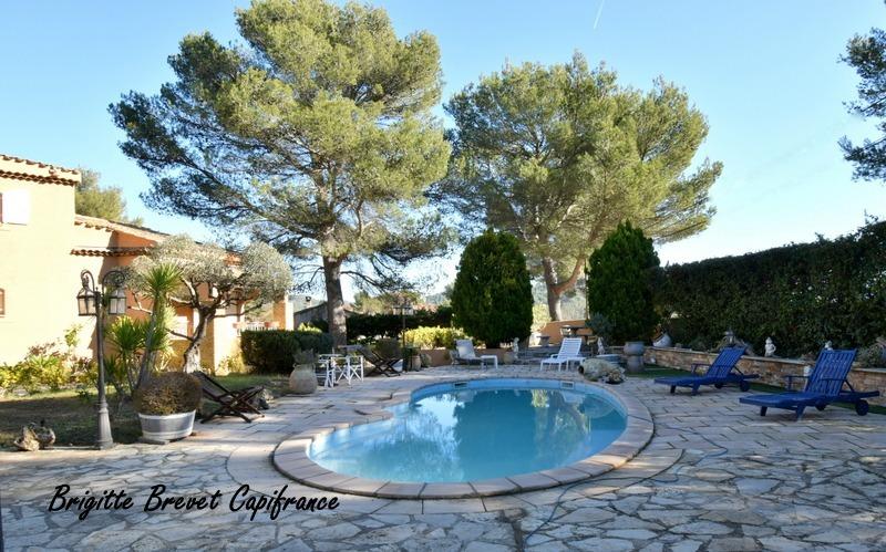 Maison - 230 m² - 6 pièces