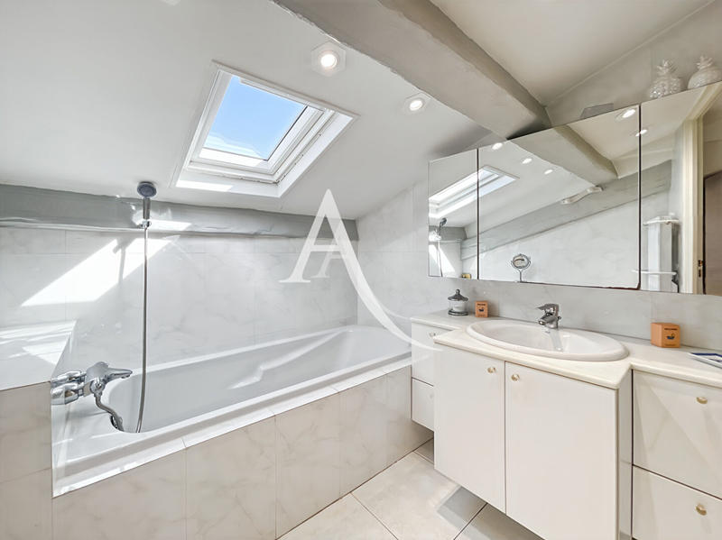 Appartement - 80 m² - 3 pièces