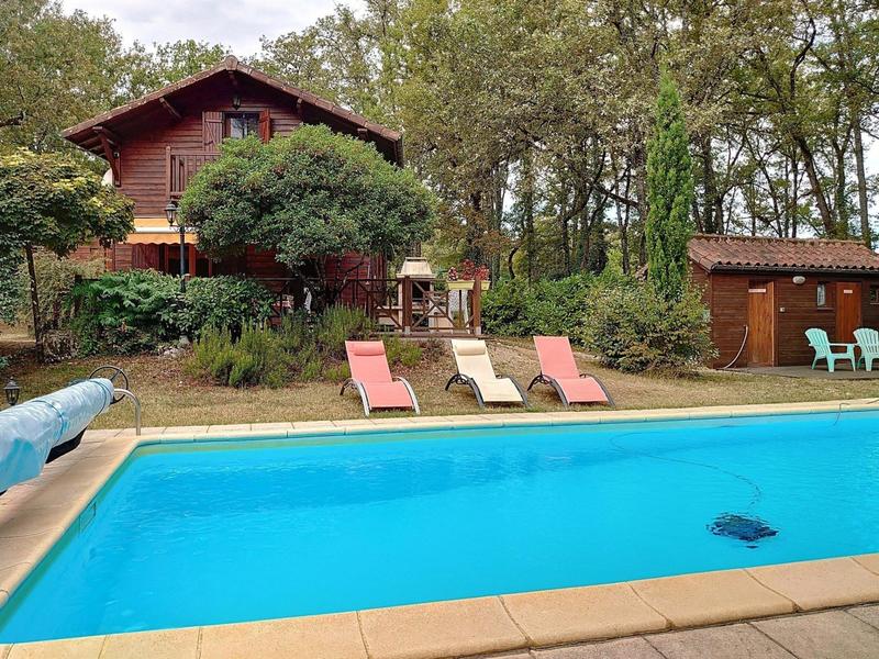 Maison - 596 m² - 32 pièces