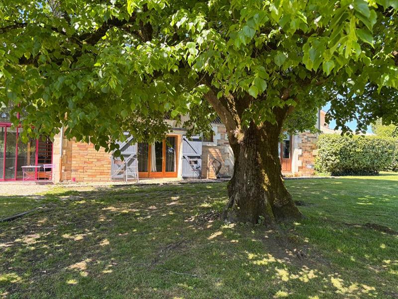 Maison - 325 m² - 8 pièces