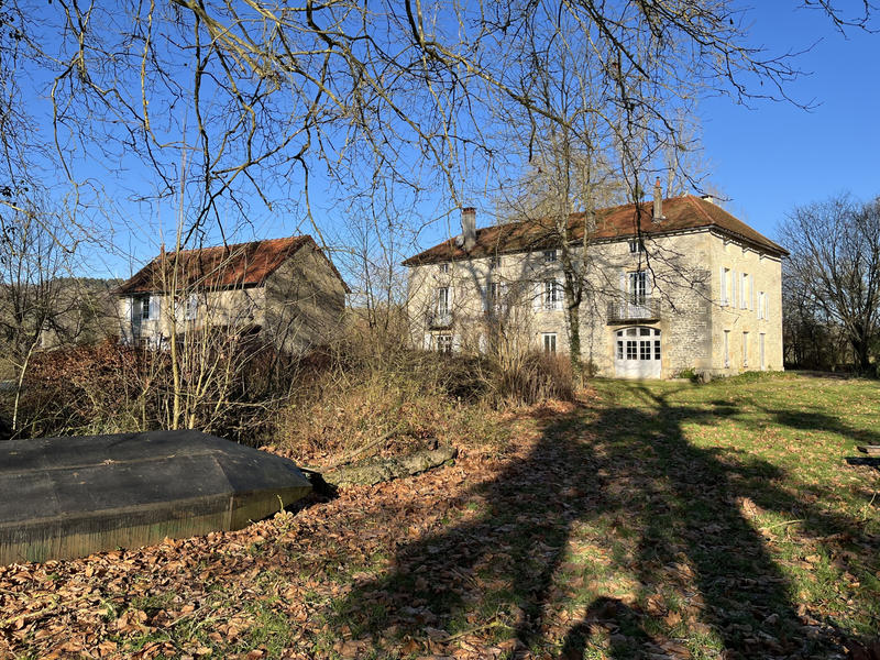 Maison - 254 m² - 4 pièces