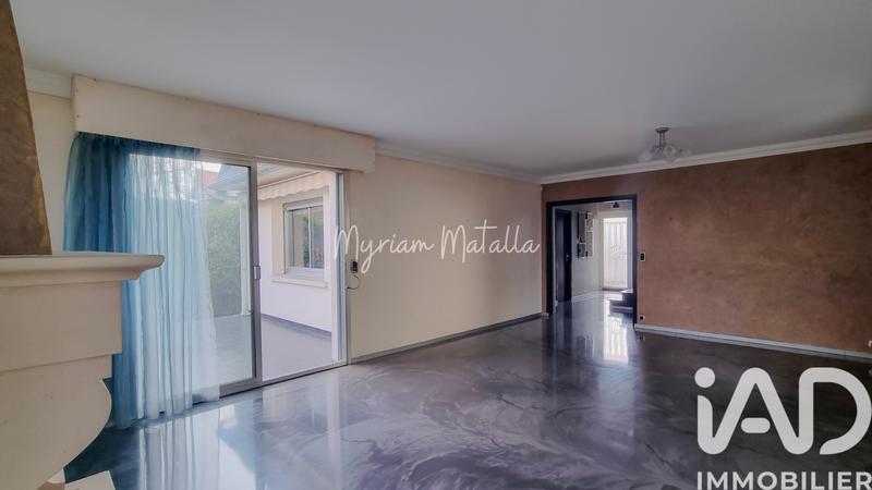 Maison - 220 m² - 8 pièces