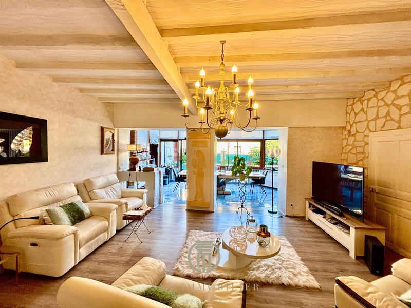 Maison - 290 m² - 12 pièces