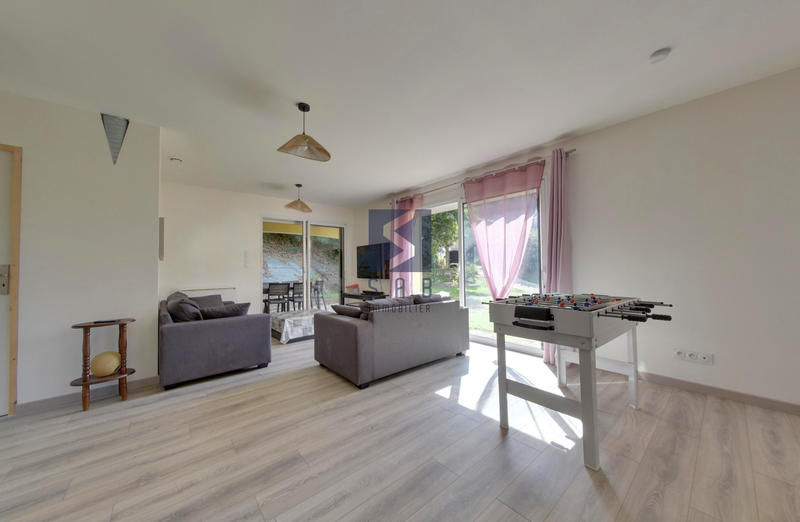 Maison - 175 m² - 9 pièces