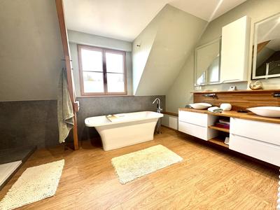 Maison contemporaine - 260 m² - 8 pièces