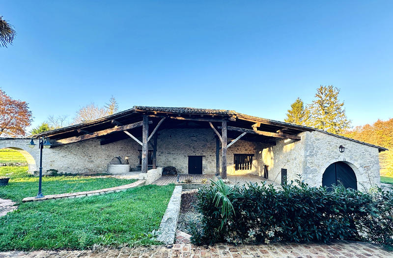 Maison - 362 m² - 9 pièces